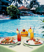 food-on-lagoon-pool