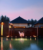 romantic-dinner-in-lagoon